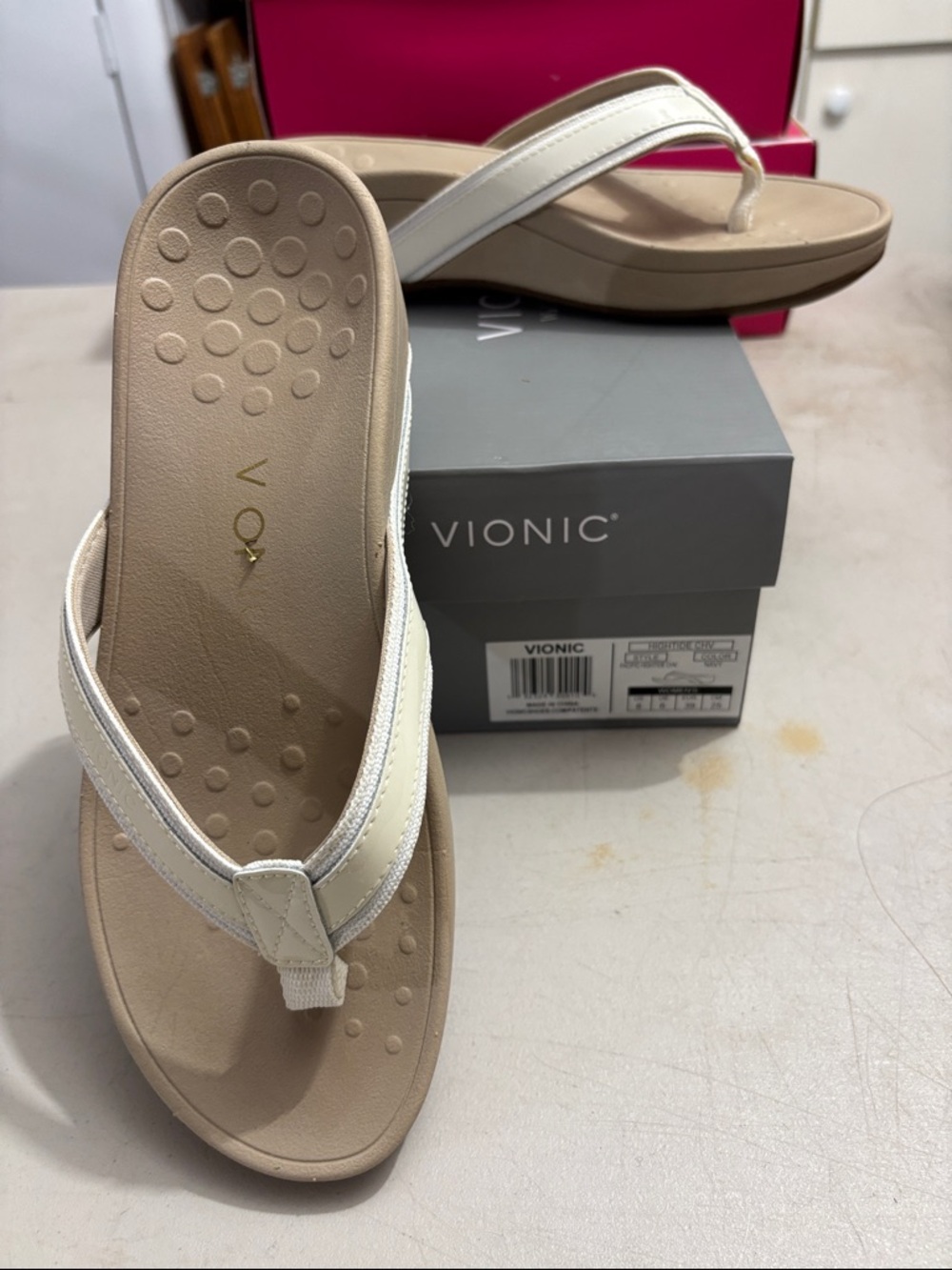 Vionic Women’s Hightide Ivory and Tan Thong Sandals